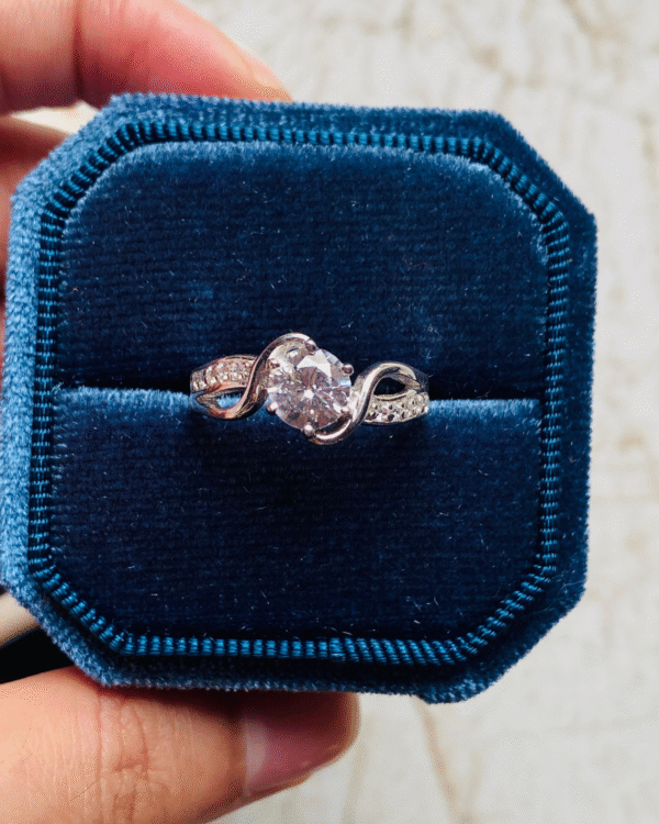Eternal Twist Ring
